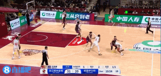 DB视讯百家乐屡试不爽！李炎哲接球冲击篮筐 连续3次内线打中独得6分